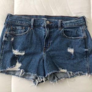 Women’s distressed denim short